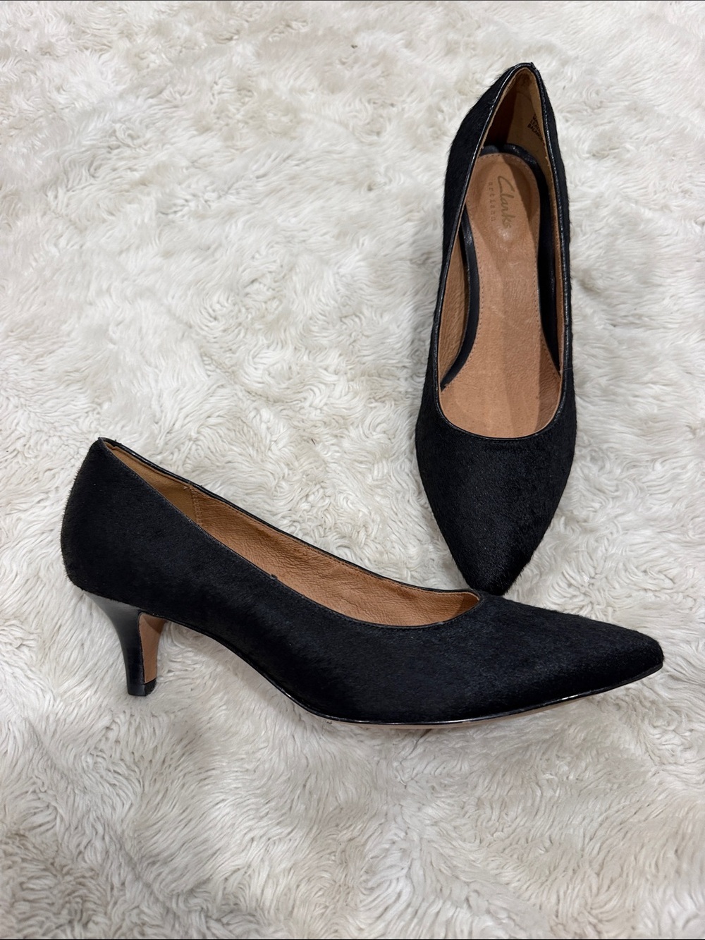 Clarks Copper Black Pointed Toe Kitten Heel Pumps Calf Hair Woman’s size 7.5